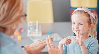 W Fundacji Kwiat Życia wierzymy, że zmiana zaczyna się  od współpracy i wymiany pomysłów. Dlatego otwieramy się na Twoje inicjatywy! Jeśli masz pomysł na projekt lub program, który wspiera osoby zagrożone wykluczeniem społecznym, dzieci, młodzież, osoby starsze lub osoby z niepełnospra- wnościami – zgłoś go do nas!